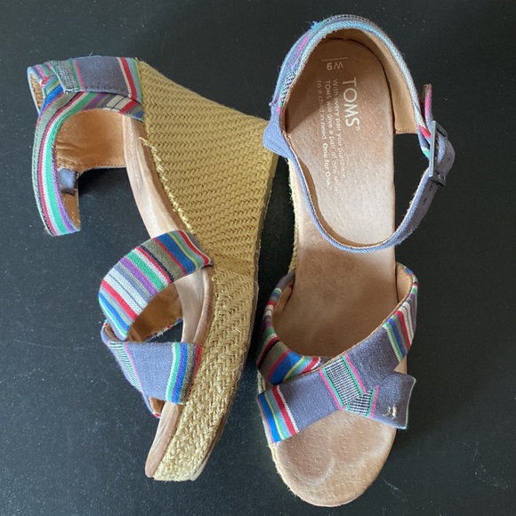 TOMS Strappy Wedge Sandals - Picture 3 of 5